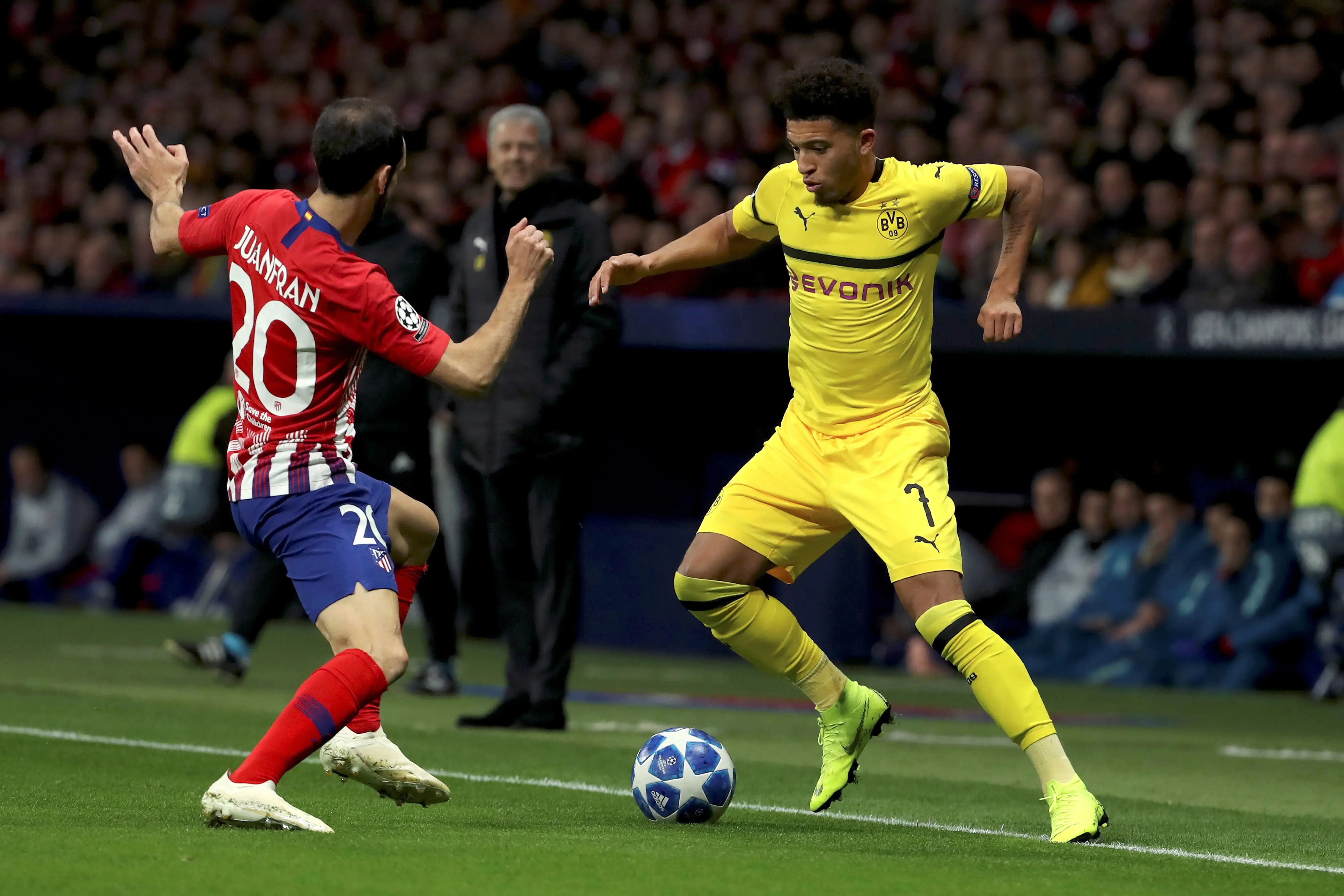 九游体育官方网站多特蒙德后卫神勇救险，助球队成功保级，我的出来您的.