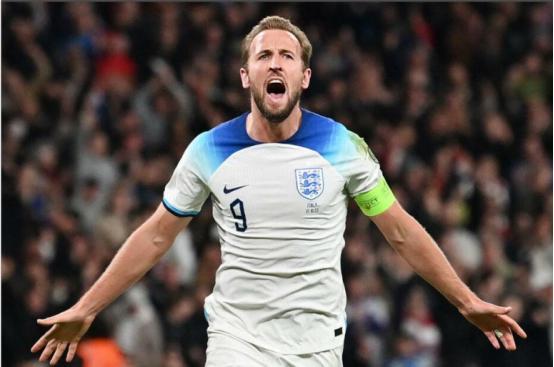 九游体育赛事直播凯恩在TL比赛中晋级下一阶段，战术调整引发热议！(凯恩比赛视频)