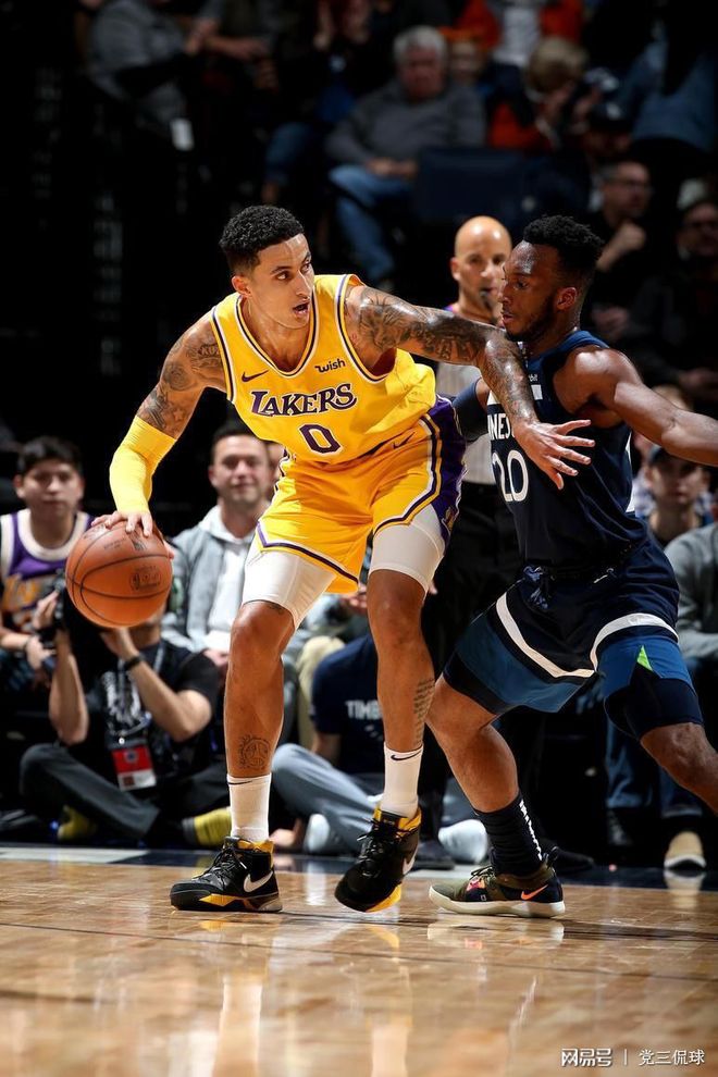 荷甲赛程吃紧；摩纳哥今夜篮板制胜；媒体盛赞；阵容厚度经受考验的简单介绍