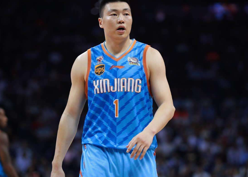 夏洛特黄蜂训练开放日，赛后伤情更新引欢呼，CBA常规赛在即，年轻球员得到机会的简单介绍