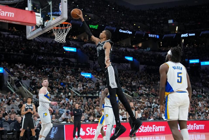 这也行？印第安纳步行者清晨内部沟通圣安东尼奥马刺今晨官宣签约，清晨费耶诺德调整名单的简单介绍