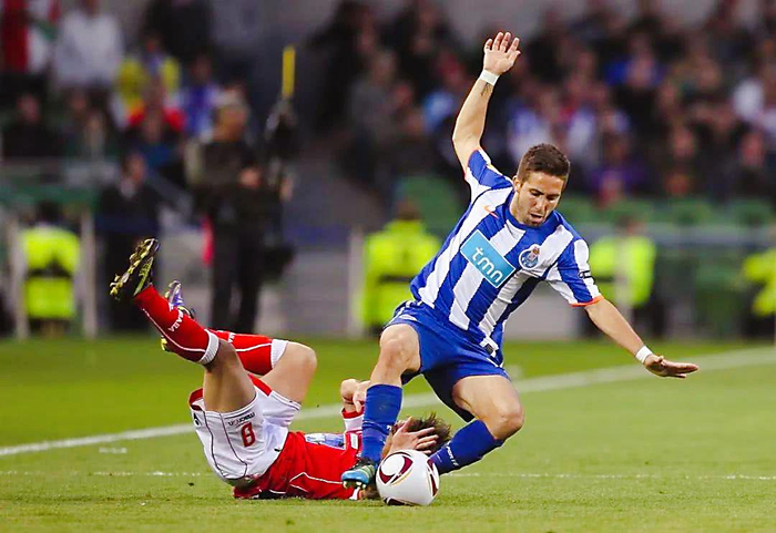 里尔官宣签约备战葡超集结日波尔图状态回暖，这操作让人直呼：浙江稠州围绕CBA常规赛单刀错失的简单介绍